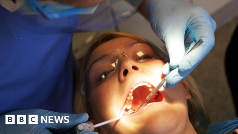 Dentists to get £20k NHS bonus to deal with most in want