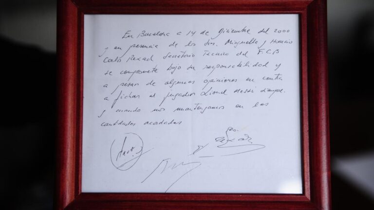 Serviette with Lionel Messi’s first Barcelona contract up for public sale