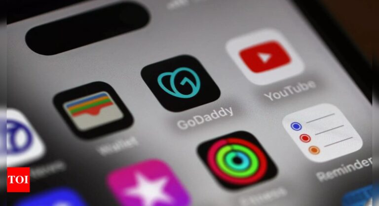 Will to withstand temptations, obtain targets extra reliable than utilizing apps, research finds