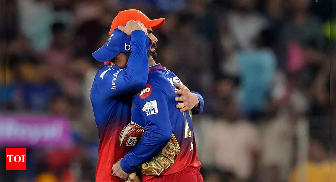 Amid disappointment of loss, Virat Kohli's emotional hug to teary-eyed Dinesh Karthik. Watch | Cricket News