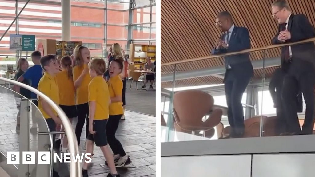 Children’s choir gets surprise audience with new PM