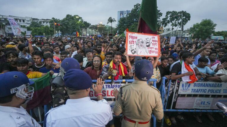 East Bengal, Mohun Bagan followers unite to protest Kolkata rape, homicide at Salt Lake stadium