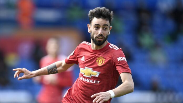 Manchester United captain Bruno Fernandes signs new contract until 2027