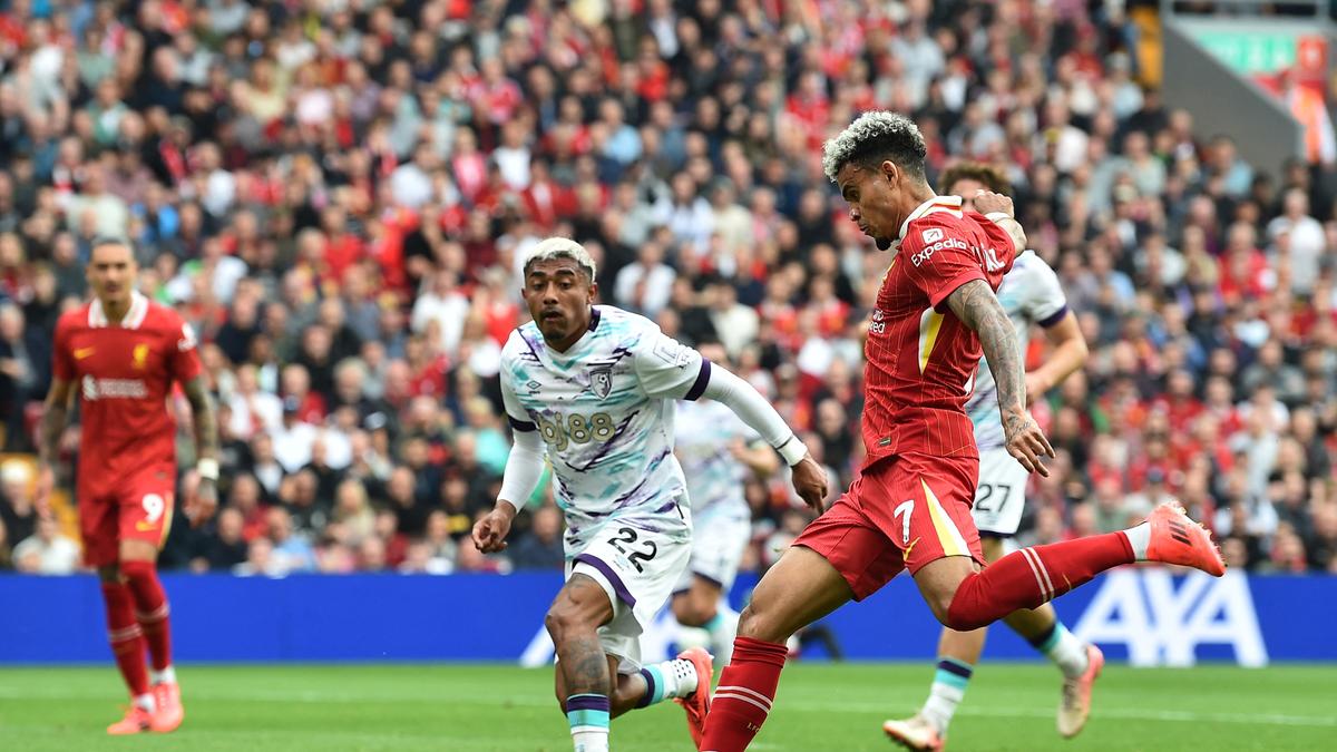 Diaz strikes twice, Liverpool tops the Premier League while Newcastle loses at Fulham