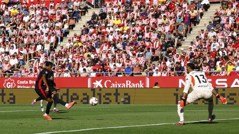 Lamine Yamal scores twice as Barcelona beats Girona 4-1 to begin La Liga season with 5 straight wins