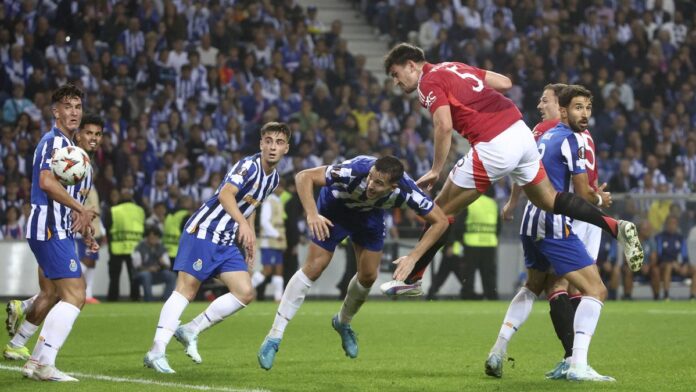 Man United draws at Porto in Europa League as Bruno Fernandes gets sent off again