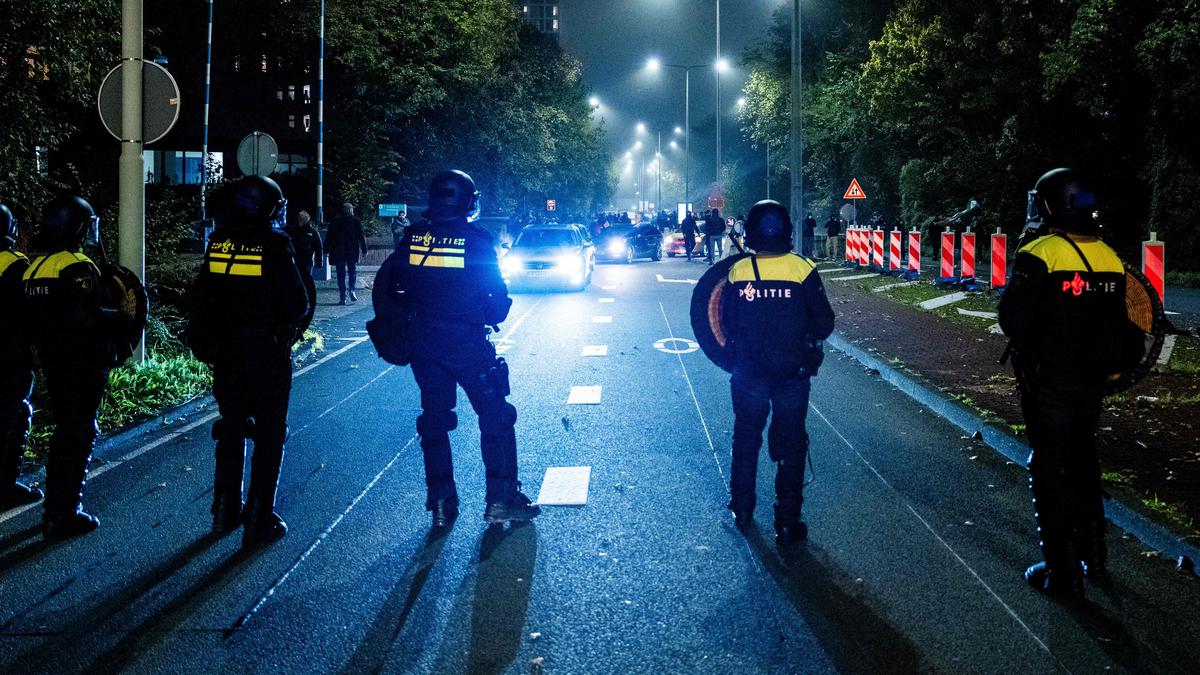 'Anti-Semitic' clashes erupt in Amsterdam after football match