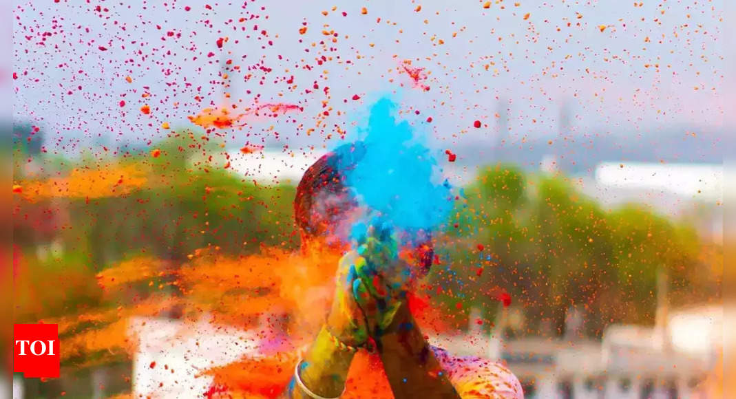 Lunar Eclipse on March 14 Coincides with Holi: 3 Astrological Rituals to Follow Lunar Eclipse on March 14 Coincides with Holi: 3 Astrological Rituals to Follow