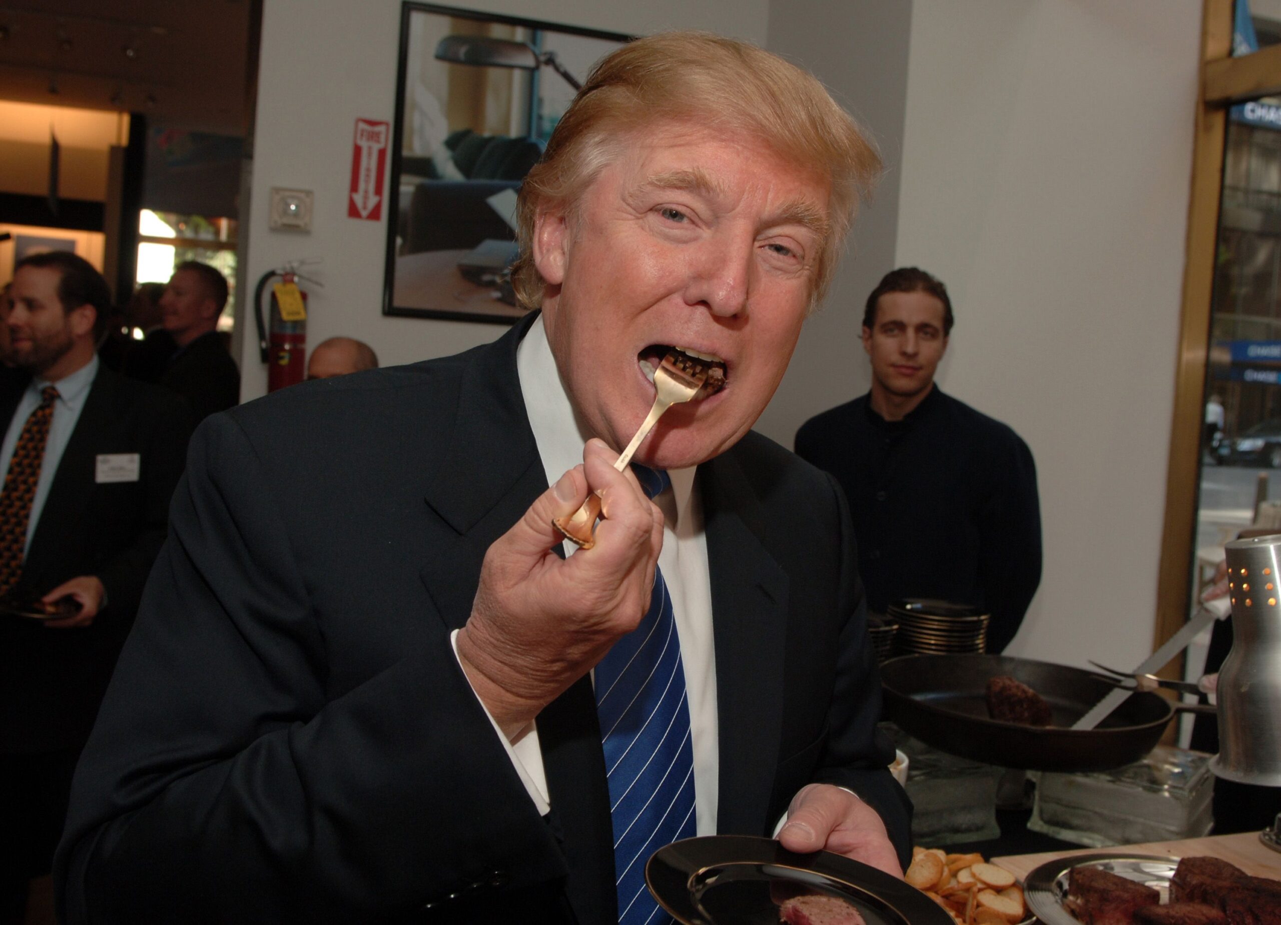 Dinner With Donald Trump Might Cost Just Over 0, Team Behind his Memecoin Says