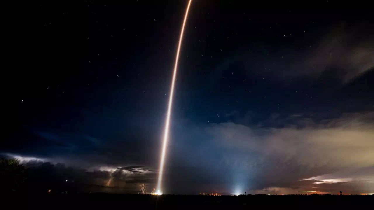 SpaceX blasts off first human spaceflight, taking 4 astronauts on Earth’s polar orbit SpaceX blasts off first human spaceflight, taking 4 astronauts on Earth’s polar orbit