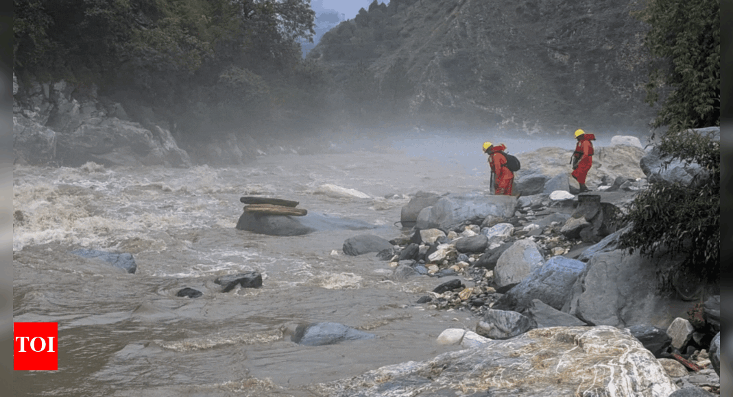 69 dead in Himachal Pradesh monsoon havoc: 250 roads blocked, many lacking, Rs 400 crore loss reported; rescue operations on | Shimla News