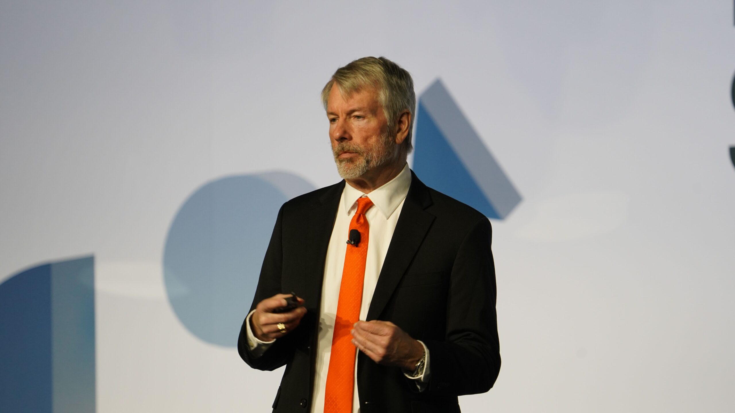 BTC and MSTR Lead Risk-Adjusted Returns as Volatility Falls