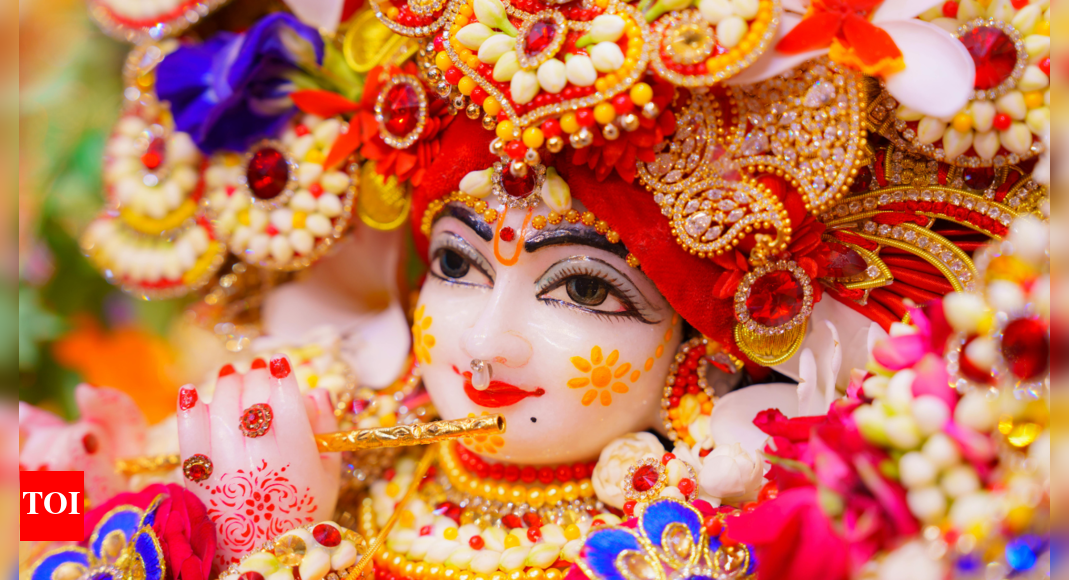 75+ Happy Krishna Janmashtami needs, messages, greetings and quotes for 2025