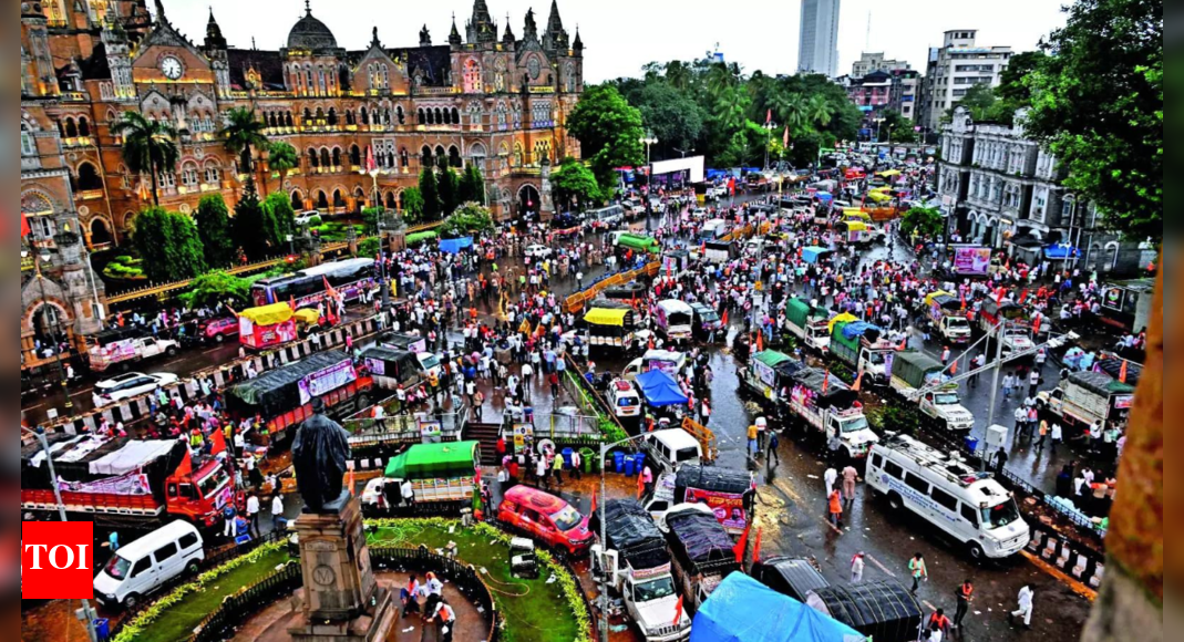 Clean Mumbai, free occupied areas by noon at the moment, HC orders Jarange | Mumbai News