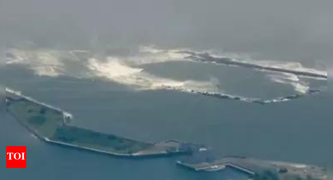 Powerful earthquake at Russian coast: Far East hit with tremors of magnitude 7.4; ‘hazardous’ waves possible Powerful earthquake at Russian coast: Far East hit with tremors of magnitude 7.4; ‘hazardous’ waves possible