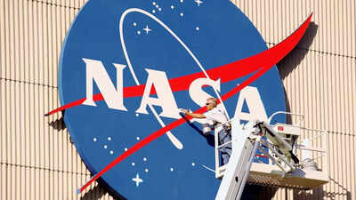 NASA bans Chinese nationals from all space programs amid rising US-China Moon race tensions |